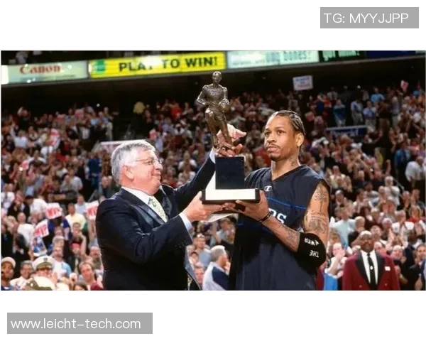 足球球星穿科比鞋展现球场风采与独特魅力的时刻